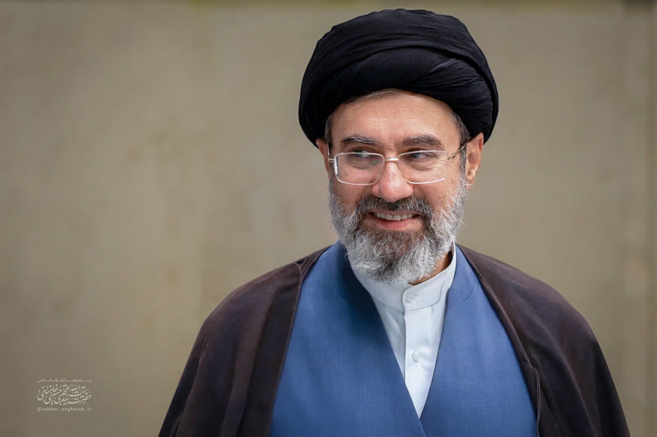 شعار امسال را «اقتصاد مقاومتی در سایه وحدت ملی و امنیت ملی» اعلام می‌دارم