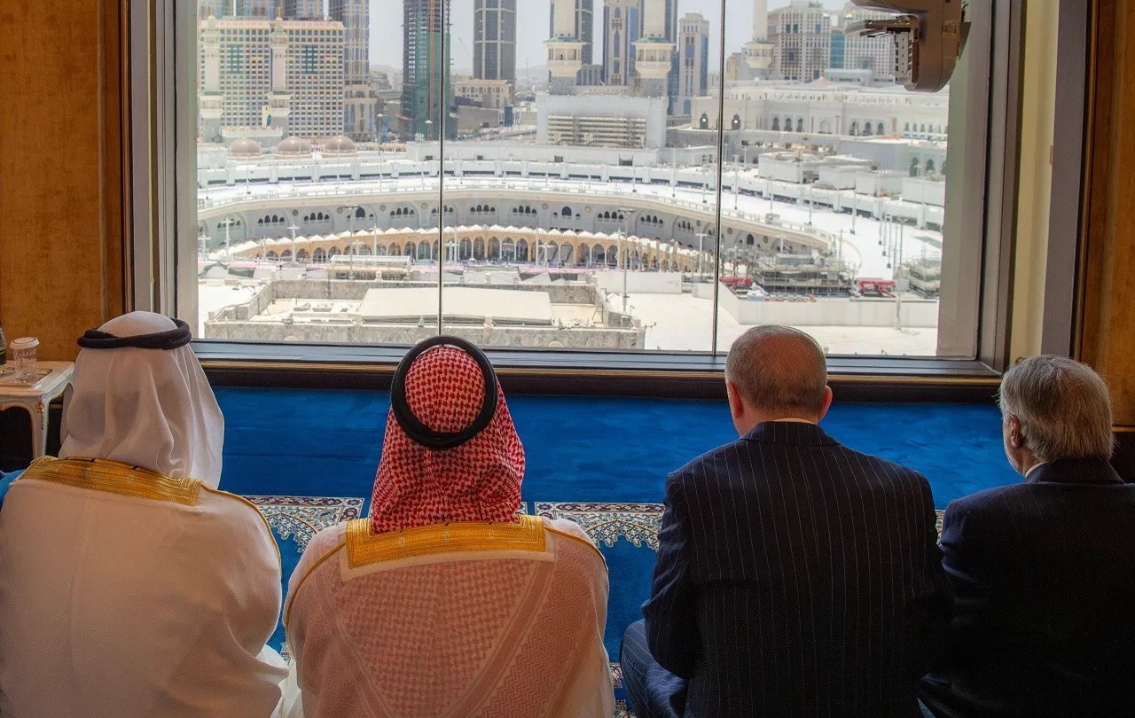 از نقش یونان غافل نشویم!